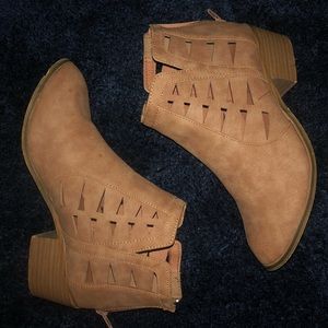 🛍 Tan Booties 🖤